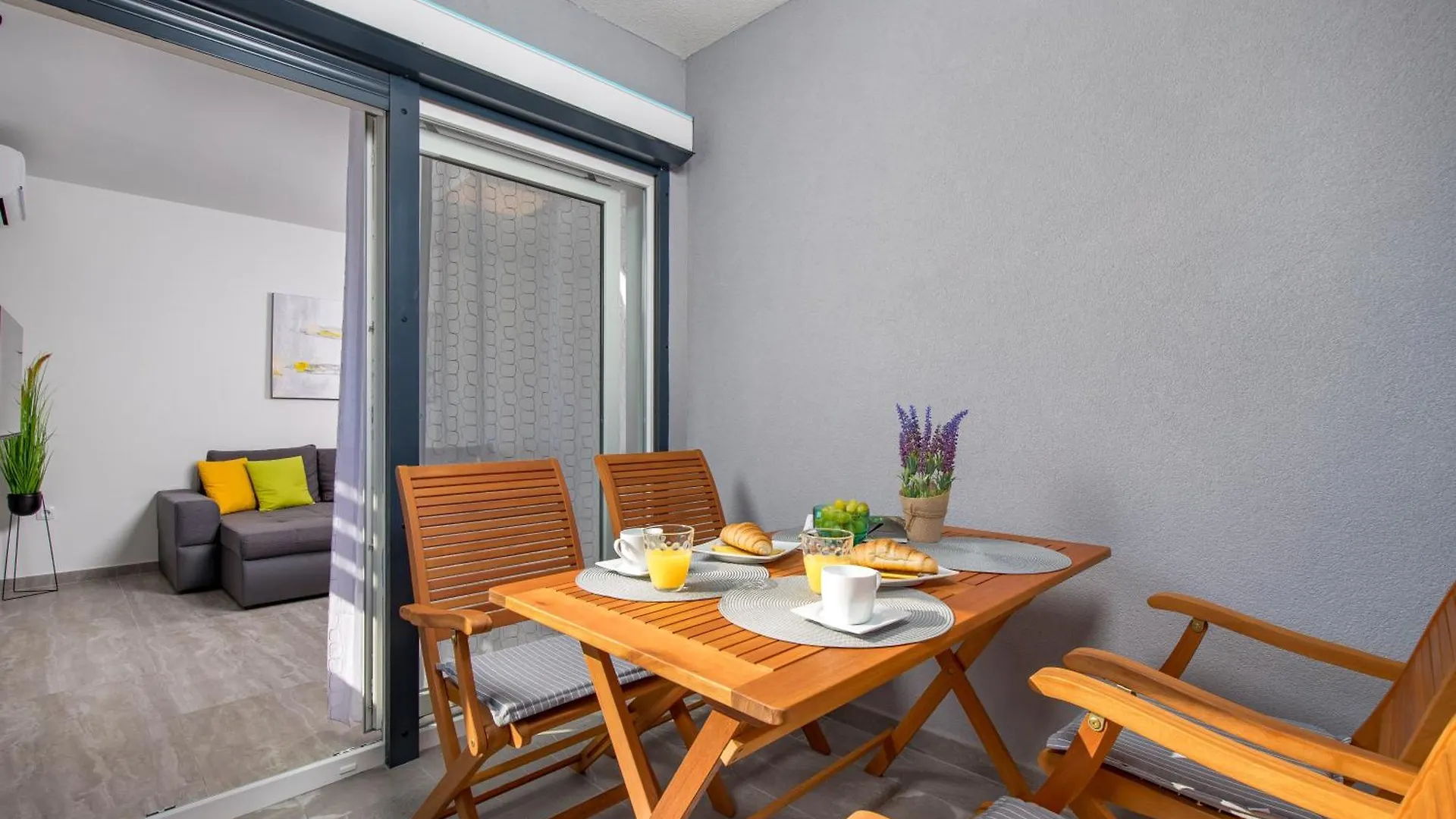 Apartment Apartman Meri With Garden Cizici